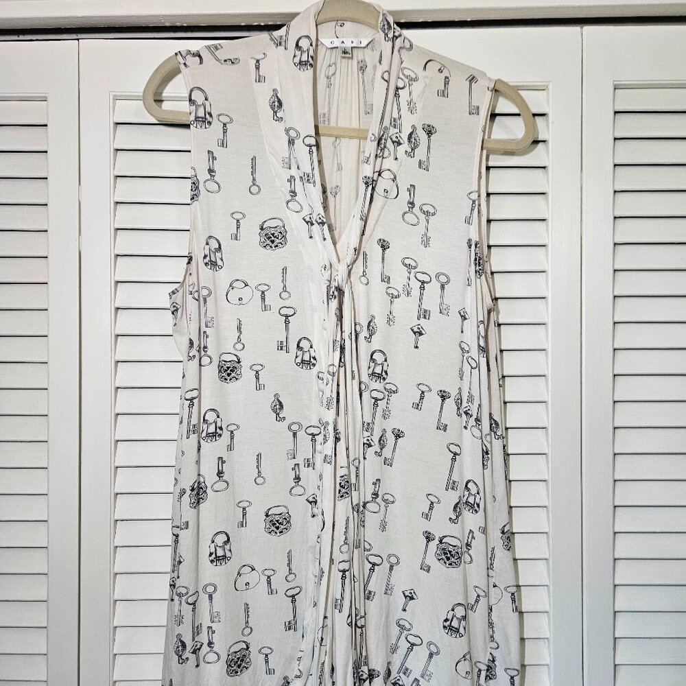 CAbi Keys Please Sleeveless Tunic Top w/Neck Tie Size L